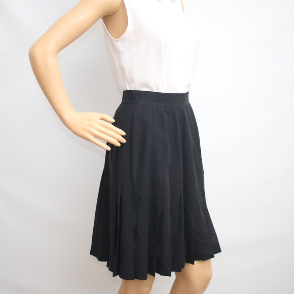 NEW Escada 100% Silk Black Pleated Skirt M - Picture 2 of 8